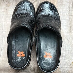 Dansko Black Embossed Women's Mules